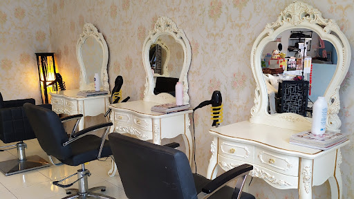 SR Beauty Salon
