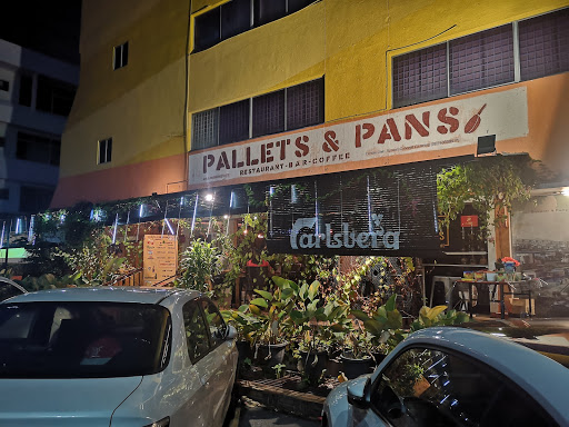 Pallets & Pans Restaurant & Bar