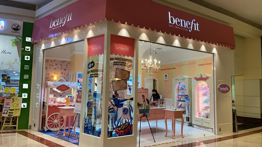 Benefit Cosmetics Boutique & BrowBar lounge