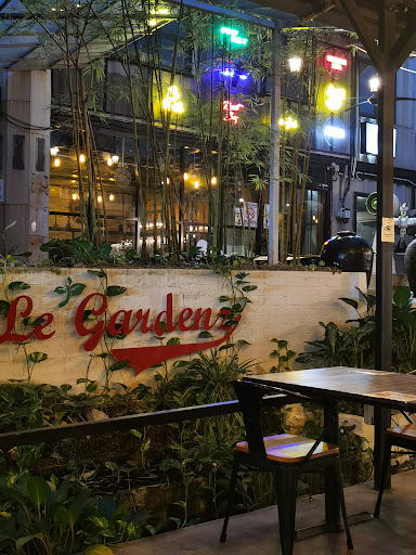 Le Gardenz Cafe