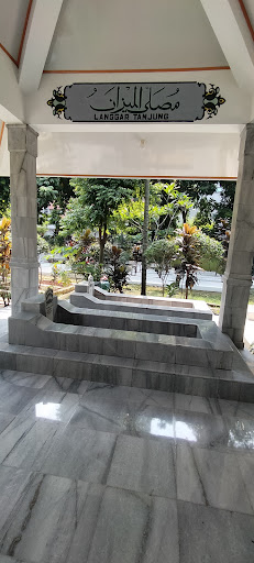 Makam Keramat Guru Mughni Kuningan.