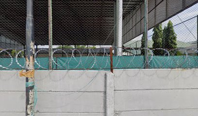 Lapangan tenis semi indoor