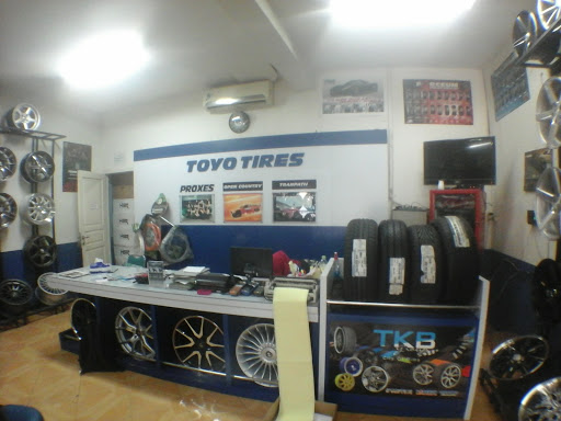 Toyo Tires Rifki Ban