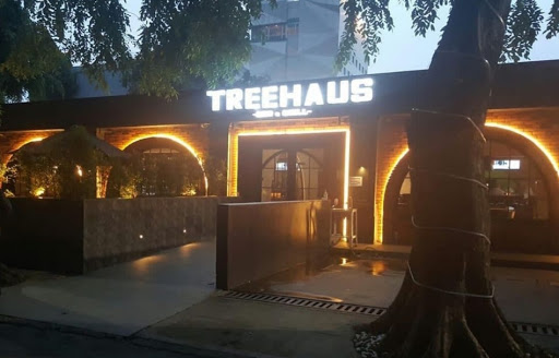Treehaus Bar & Grill