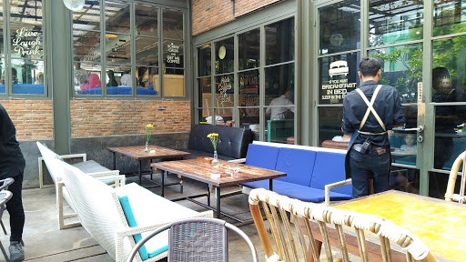 Lot 9 Cafe & Restaurant
