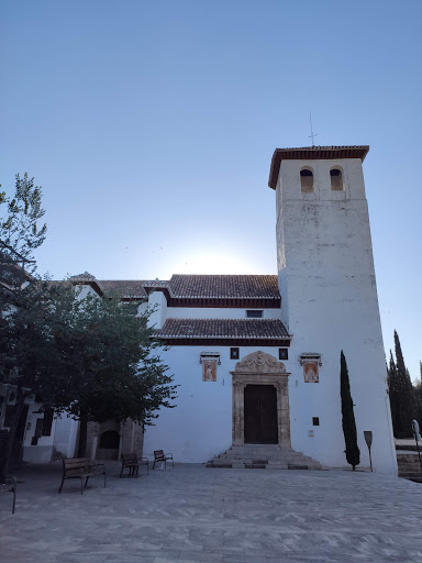 Iglesia de San Miguel Bajo
