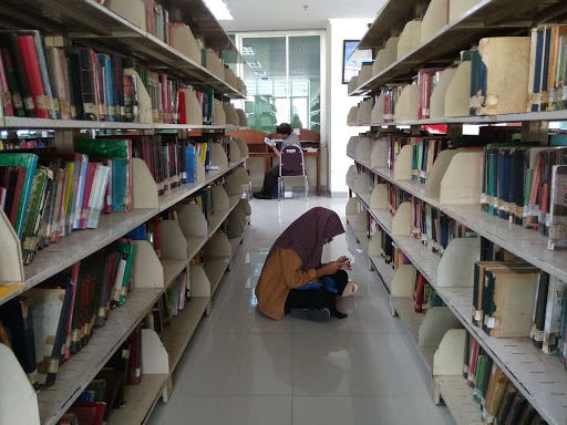 Pusat Perpustakaan Universitas Islam Negeri (UIN) Syarif Hidayatullah Jakarta