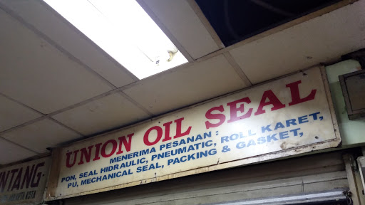 Union oil seal