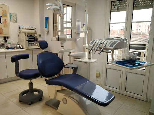 Clinica Dental en Granada Dr.Ramón A. Almonte G.