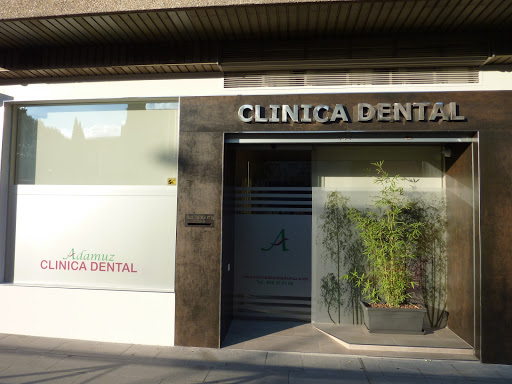 Clínica Dental Adamuz