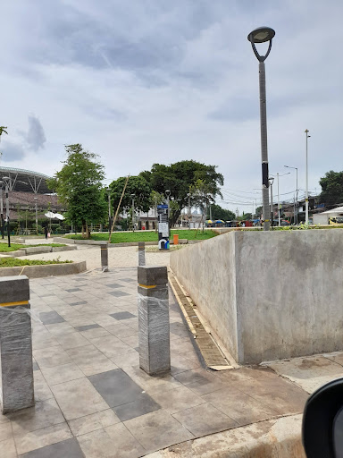 Taman depan stasiun Manggarai