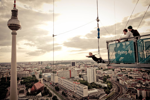 Base Flying in Berlin - better than bungee jumping