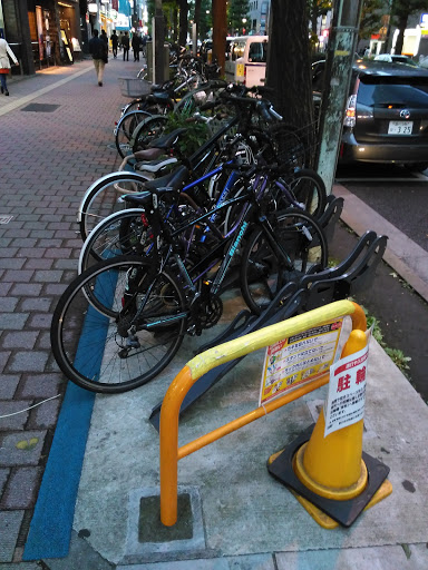 新宿駅西口自転車駐輪場
