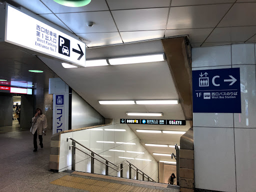 日産レンタカー 新宿駅西口店