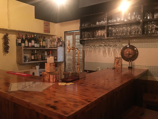 DÖBRÖGI Hungarian Bar & dining