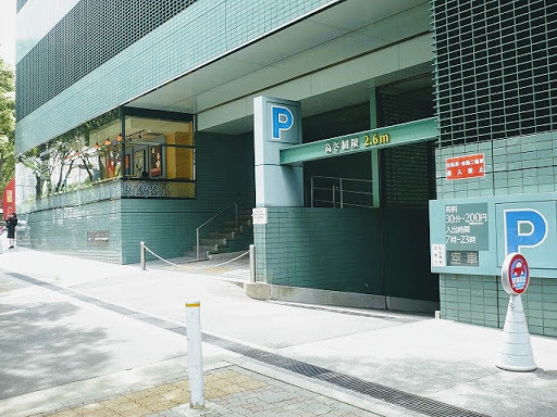 新宿グリーンタワービル 地下駐車場