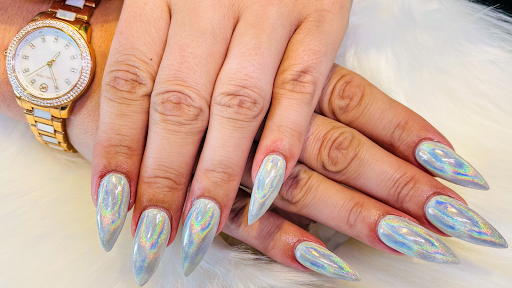 8 Pretty Nails & Spa