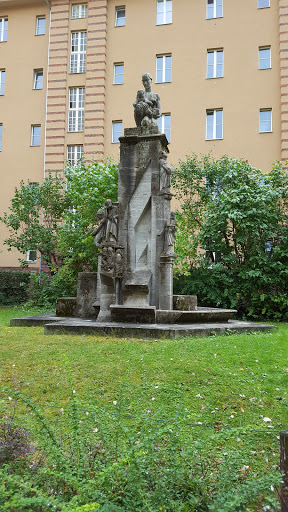 Statue Rauenthaler Straße 5