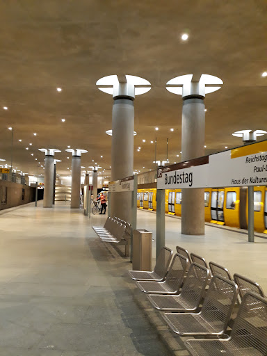 U-Bahn Station Bundestag