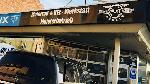Fahrzeug Schmiede Berlin Motorradwerkstatt & KFZ-Werkstatt & Filmservice Meisterbetrieb
