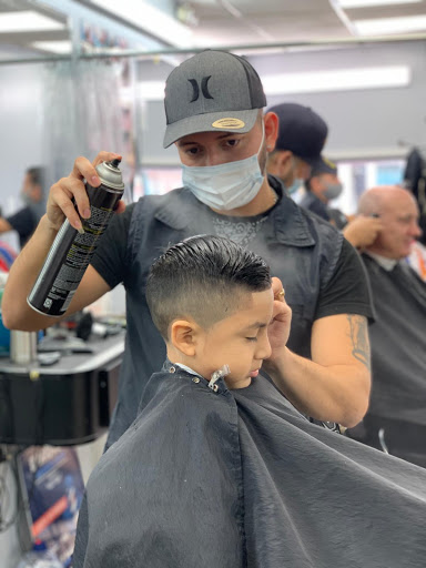 Enrique's Barber Unisex