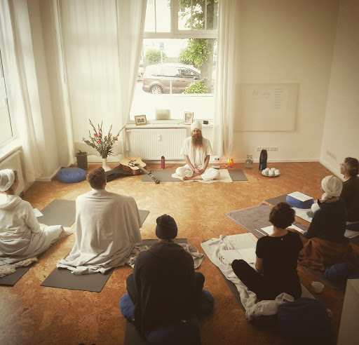 Yoga Japa | Kundalini Yoga · Ayurveda Massagen · Karam Kriya