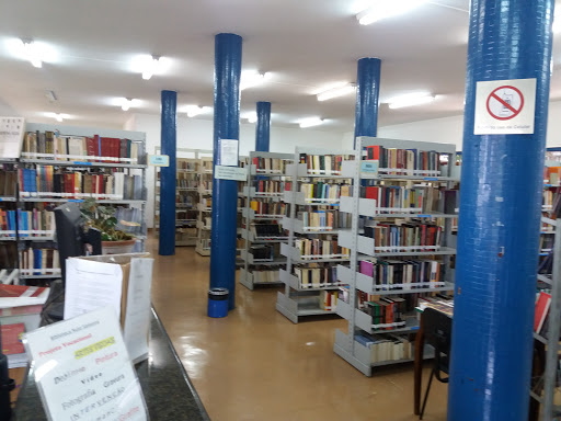 Biblioteca Pública Nuto Sant'Anna