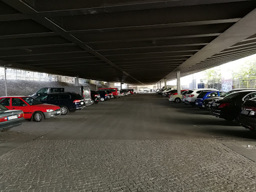 P&R Parkplatz unter der Autobahnbrücke