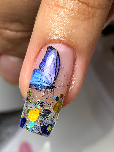 Mayara Toledo nail designer
