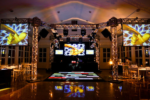 MCK Eventos - Locação Telão Projetor Palco Caixa som Praticável Iluminação Tablado DJ Casamento SP