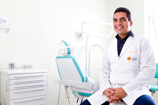 Dr. José Eduardo Luz Silva | Implantes Dentários e Próteses Protocolo em São Paulo