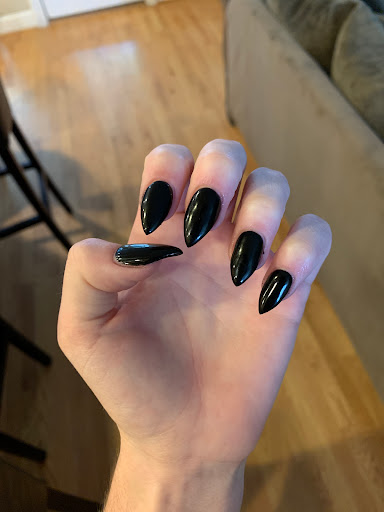 L E Nails