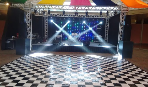 POP Som - Aluguel Palco Telão Datashow Projetor Praticavel Iluminação Caixas de Som DJ Festa SP