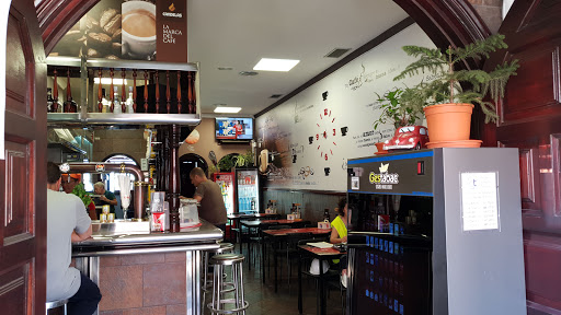 Bar cafetería avenida