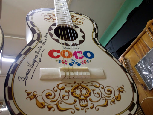 Guitarras de Paracho Michoacán
