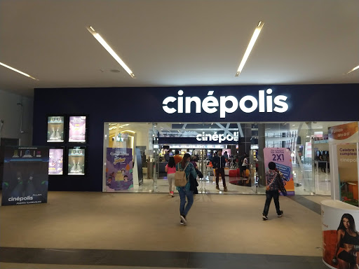 Cinepolis PLUUS "Puerta Tlatelolco"