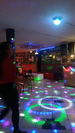 El Anexo Karaoke Bar