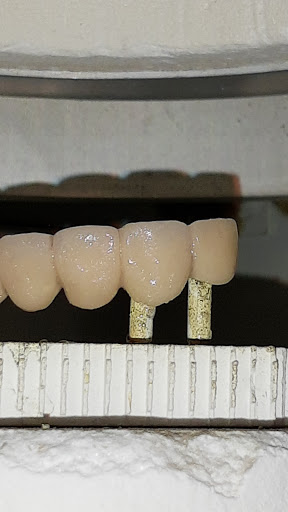 Dentista Ortodoncista Dr. Hector Alvarez L.