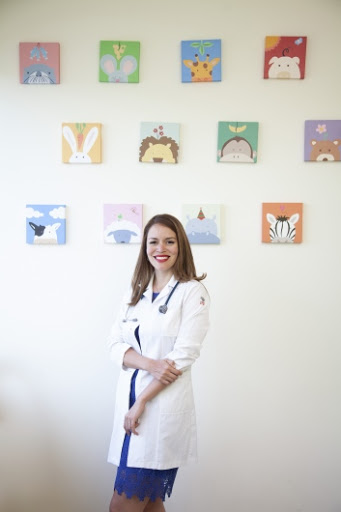 Dra. Ana Salvador, Pediatra