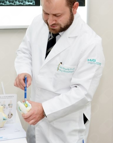 Dr. Pablo González Lomelín, Ortopedista