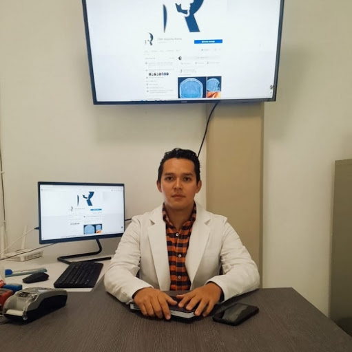 Dr. Irving Roberto Flores Miranda, Cirujano maxilofacial