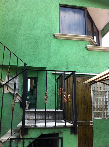 rento habitaciones/casa verde