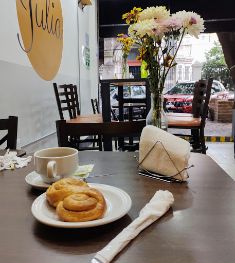 Julia Cafe Bistro
