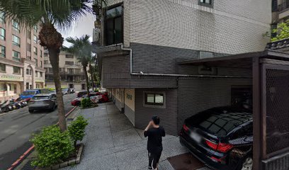 HOTEL IN 三揚精品商旅停車場入口