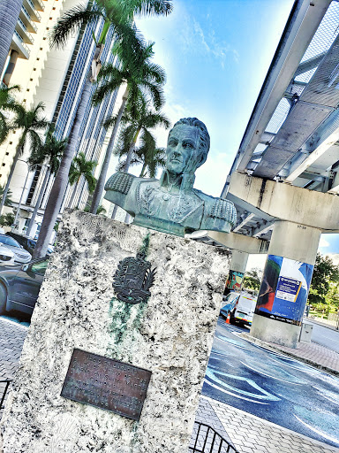 Simón Bolívar sculpture