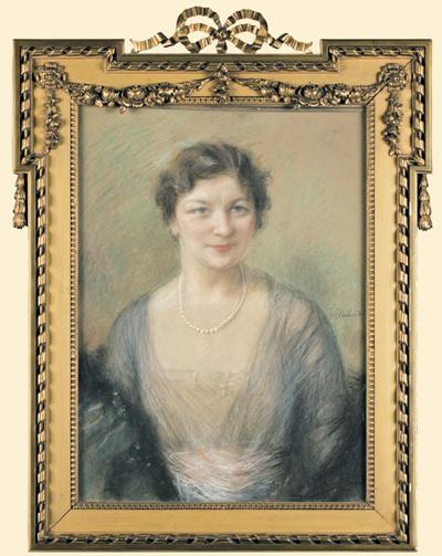 PORTRET PANI Z NASZYJNIKIEM Z PEREŁ, 1926