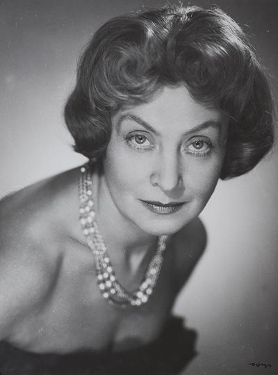 NINA ANDRYCZ