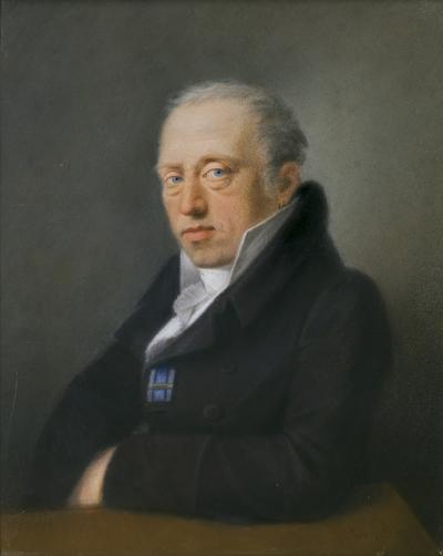PORTRET MĘŻCZYZNY W CIEMNYM PŁASZCZU