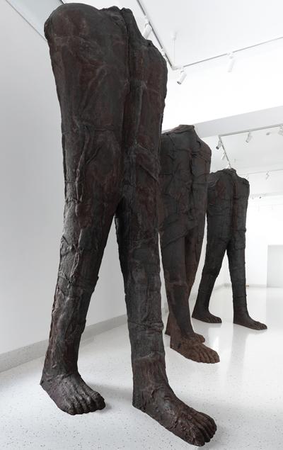 Trzy figury kroczące (Vancouver ancestors), 2006