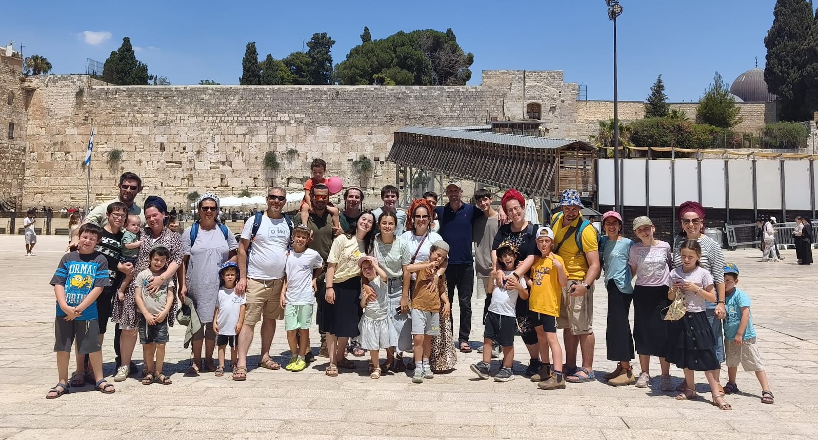 מול שריד בית המקדש. המשפחות מלוד בירושלים